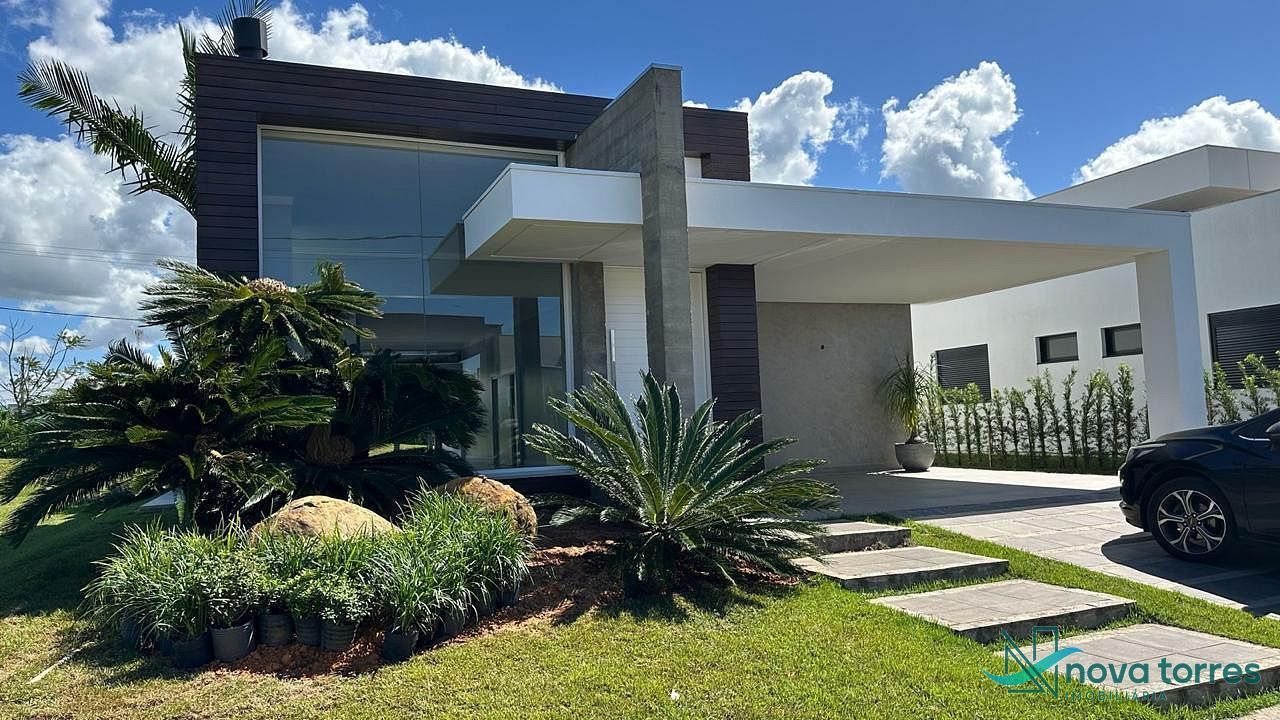 Casa com 4 suítes no condomínio Reserva das Águas em Torres-RS
