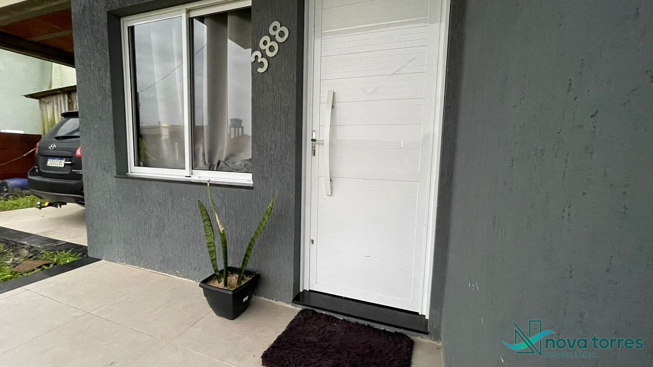 Casa com 3 dormitórios no bairro Miratorres em Passo de Torres - SC