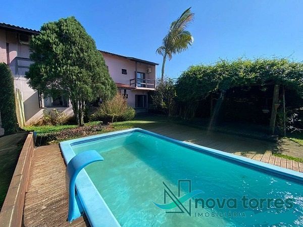 Casa Moderna com Piscina Privativa no Bairro Sta