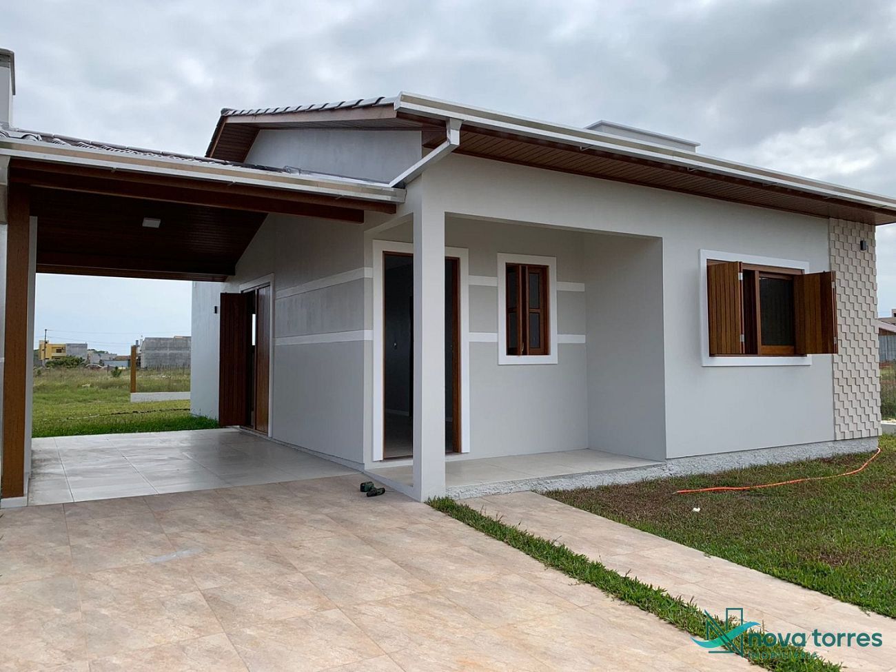 Casa com 2 dormitórios no bairro Praia Azul em Passo de Torres - SC