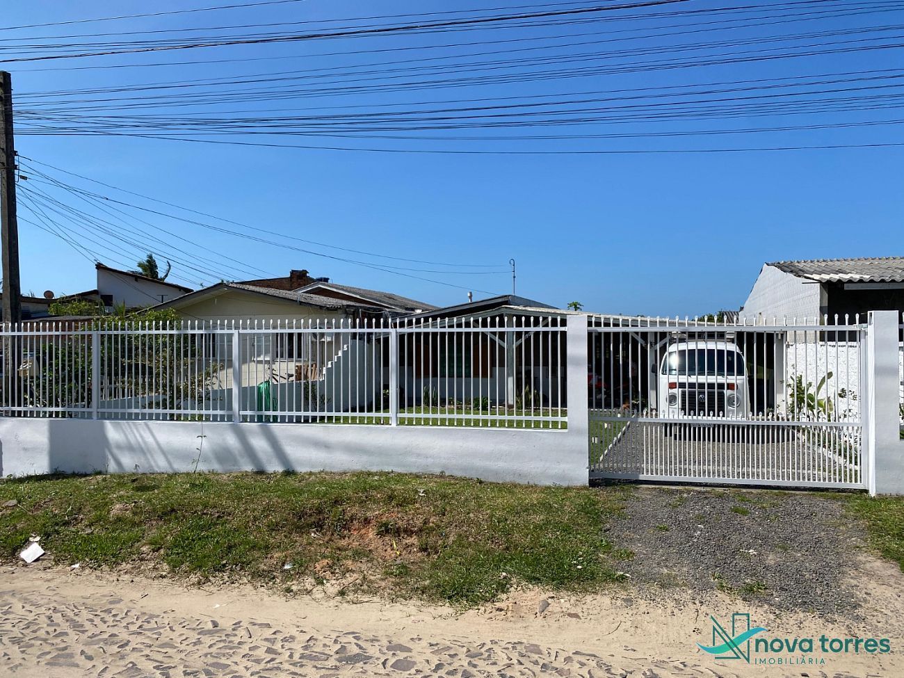 Casa com 2 dormitórios no Centro em Passo de Torres - SC