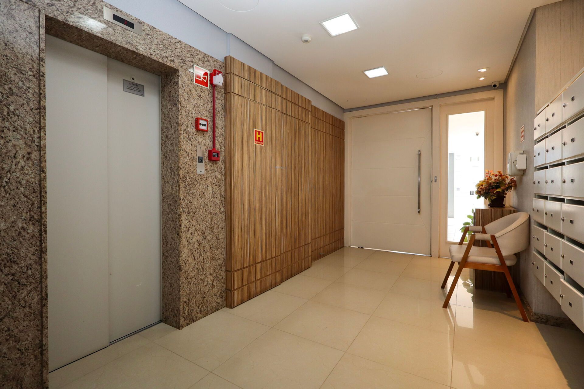 Apartamento à venda com 3 quartos, 84m² - Foto 21