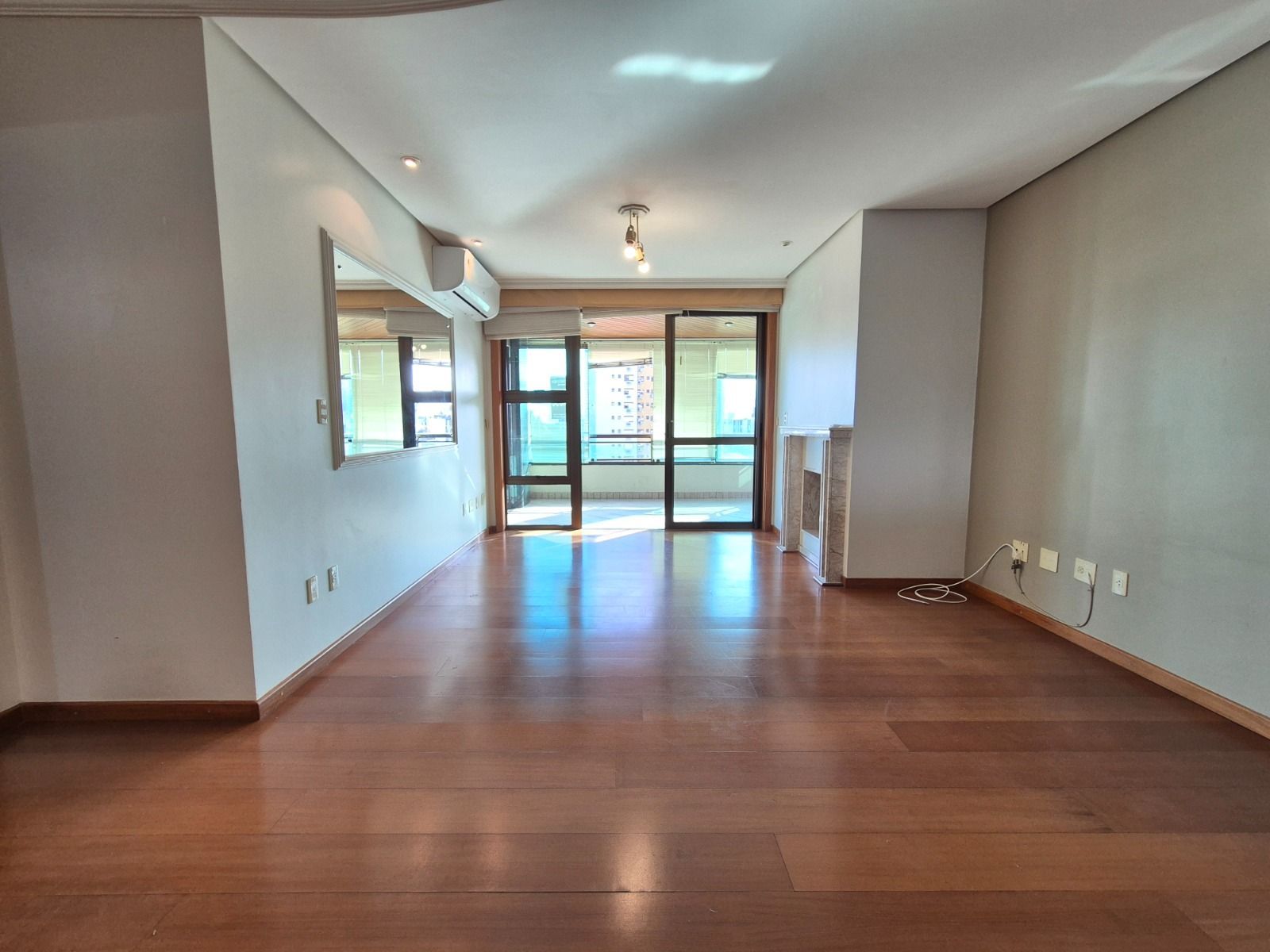 Apartamento com 112m², 3 dormitórios no bairro Menino Deus em Porto Alegre para Comprar