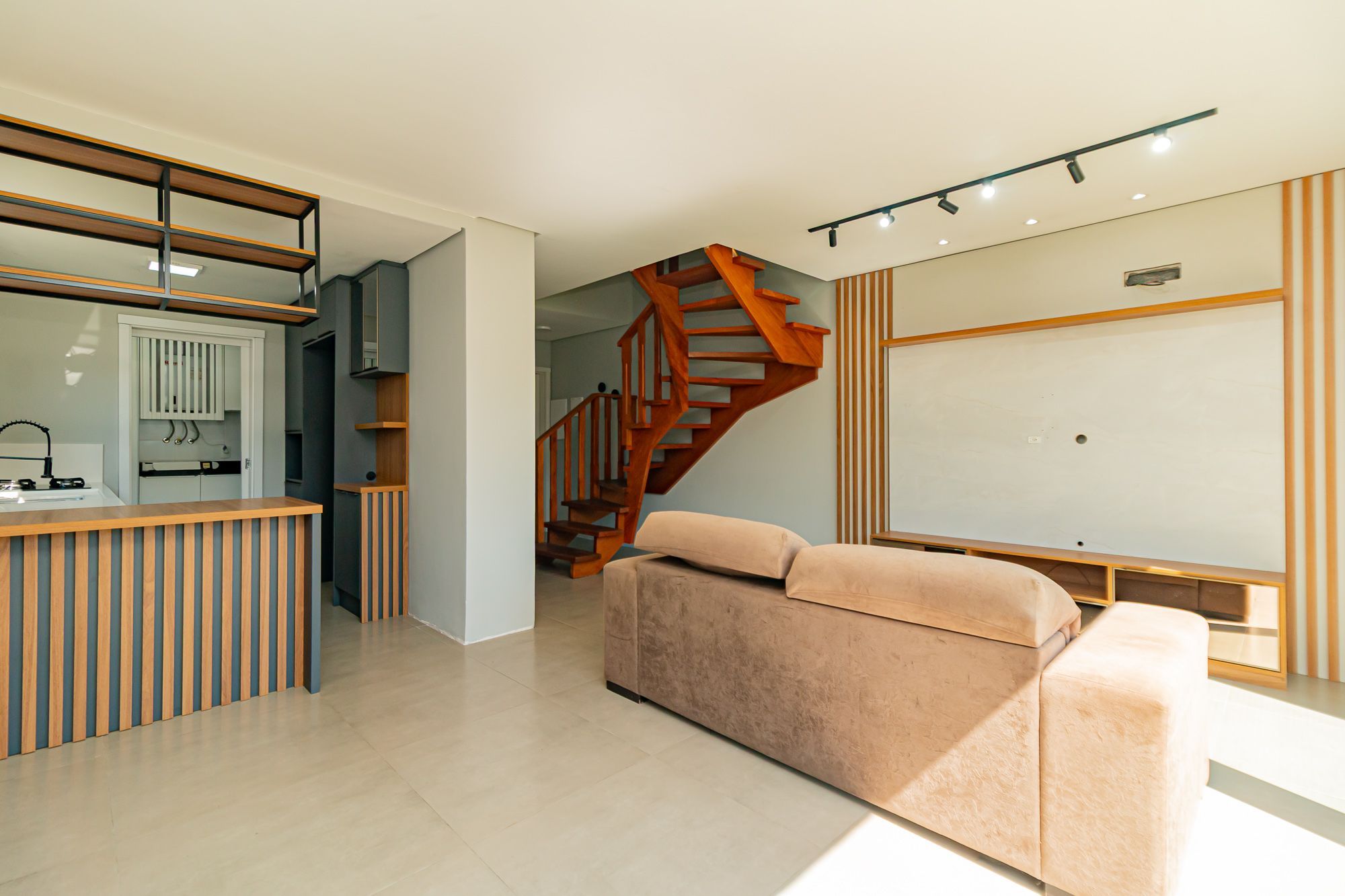 Casa à venda com 3 quartos, 99m² - Foto 1