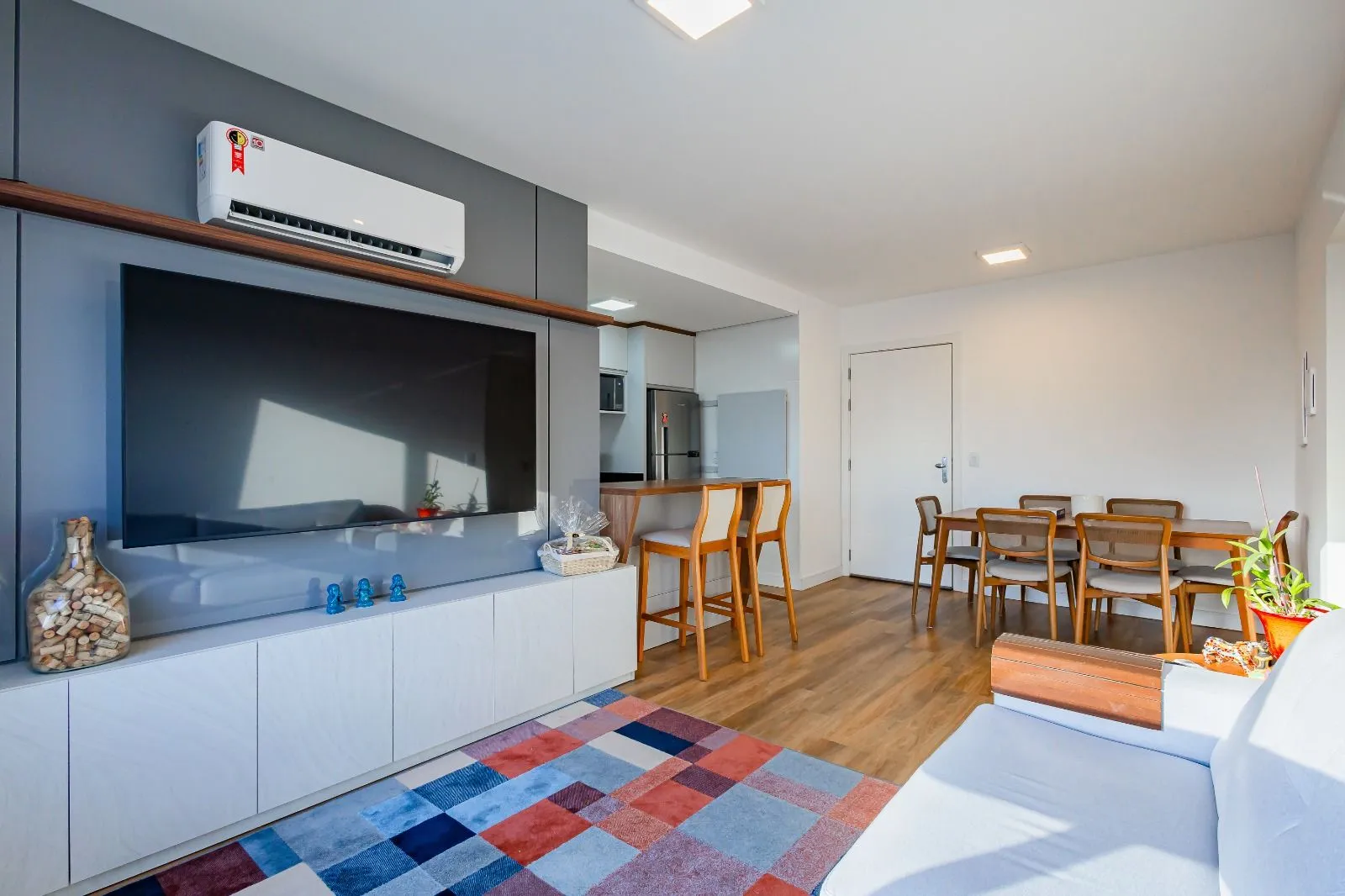 Apartamento com 69m², 2 dormitórios no bairro Vila Ipiranga em Porto Alegre para Comprar