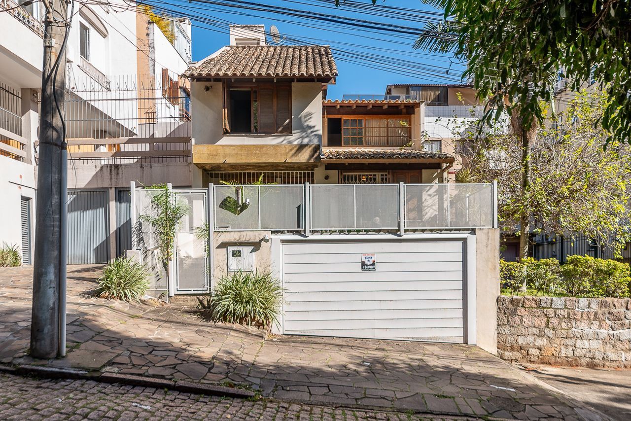Casa a venda no bairro Mont' Serrat