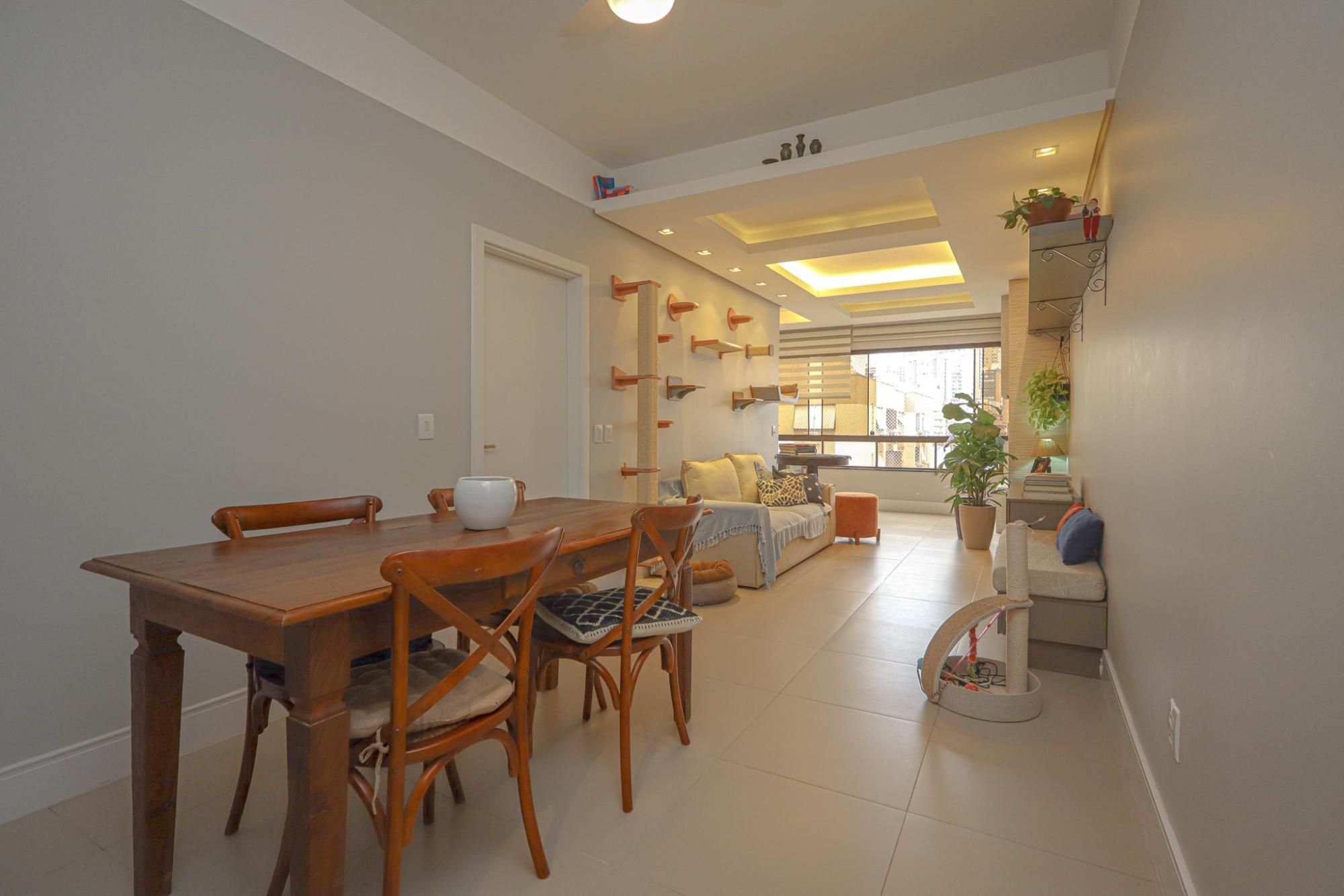 Apartamento à venda com 97m², 3 quartos, 1 suíte, 2 vagas no bairro Petrópolis em Porto Alegre