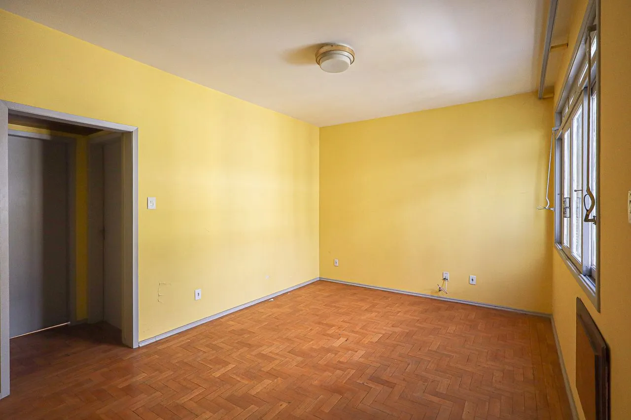 Apartamento com 77m², 2 dormitórios no bairro Santa Cecília em Porto Alegre para Comprar