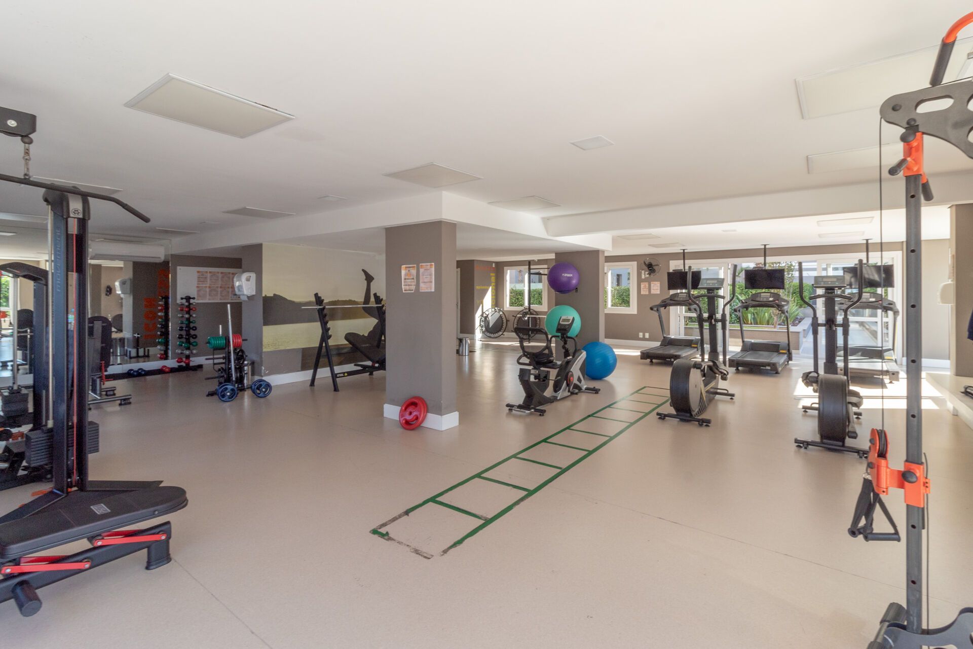 Apartamento à venda com 3 quartos, 76m² - Foto 32