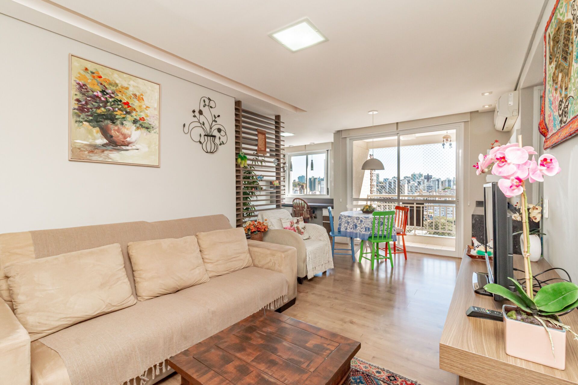 Apartamento à venda com 75m², 3 quartos, 1 suíte, 2 vagas no bairro Passo d'Areia em Porto Alegre