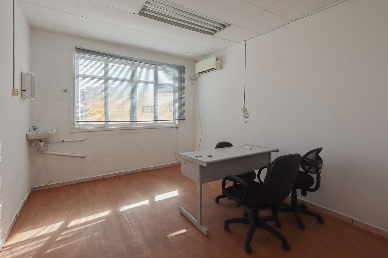 Sala Comercial, 1 dormitório no bairro São Geraldo em Porto Alegre para Comprar