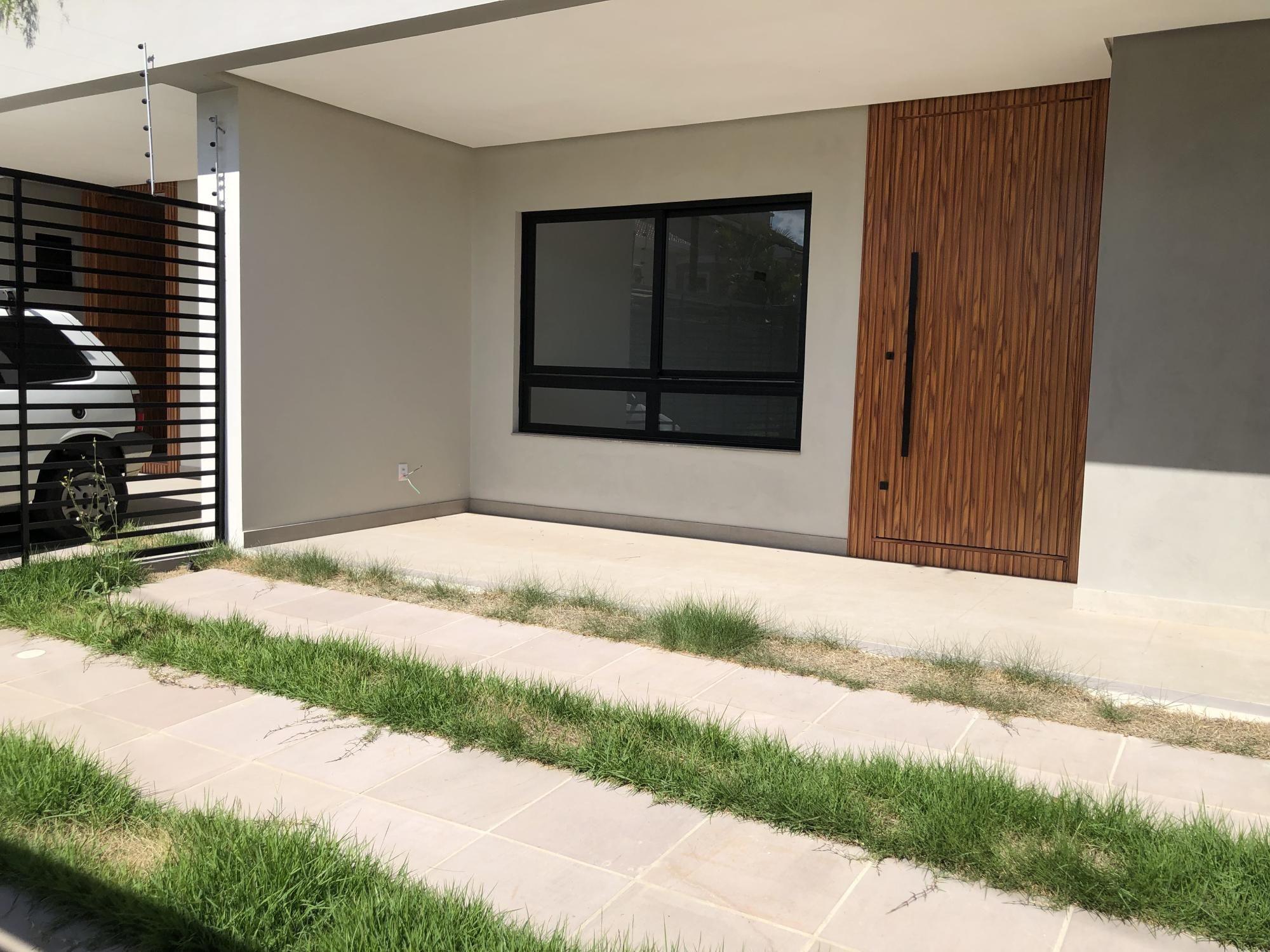 Casa 3 dormitórios no bairro Igara