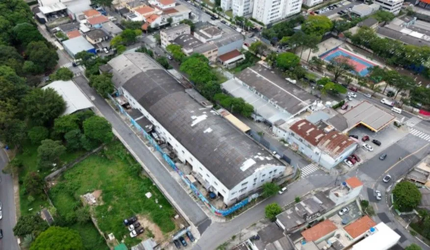 GALPÃO DESOCUPADO 4.709 m² - PRÓX. RODOVIA ANCHIETA