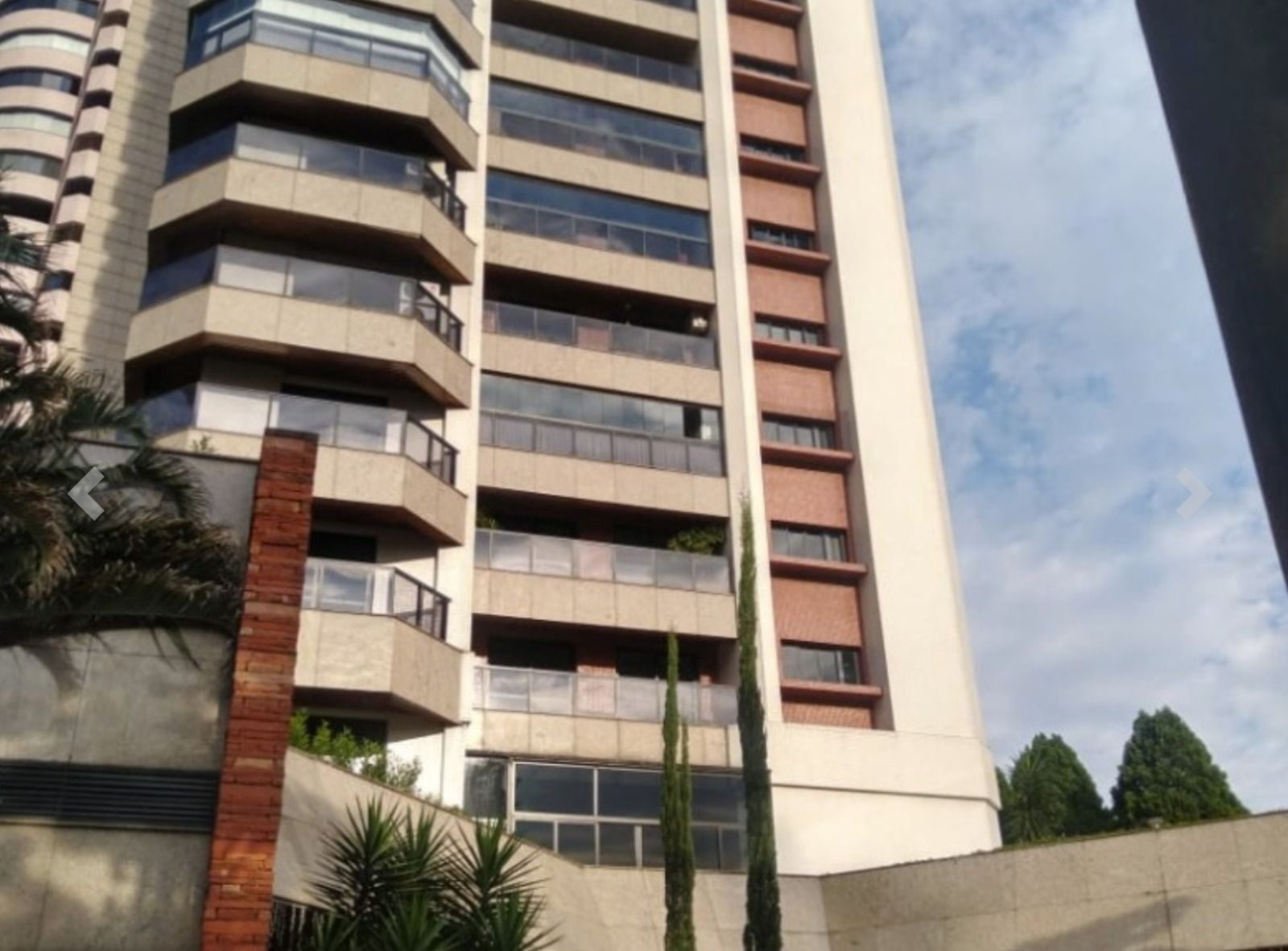 Apartamento Alto padrão de   473,52 m²