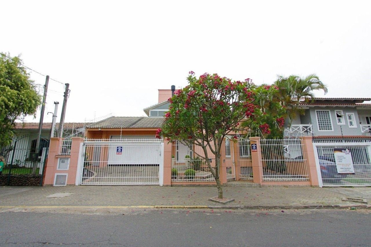 Casa 4 quartos à venda, 330m², Jardim Lindóia - Porto Alegre