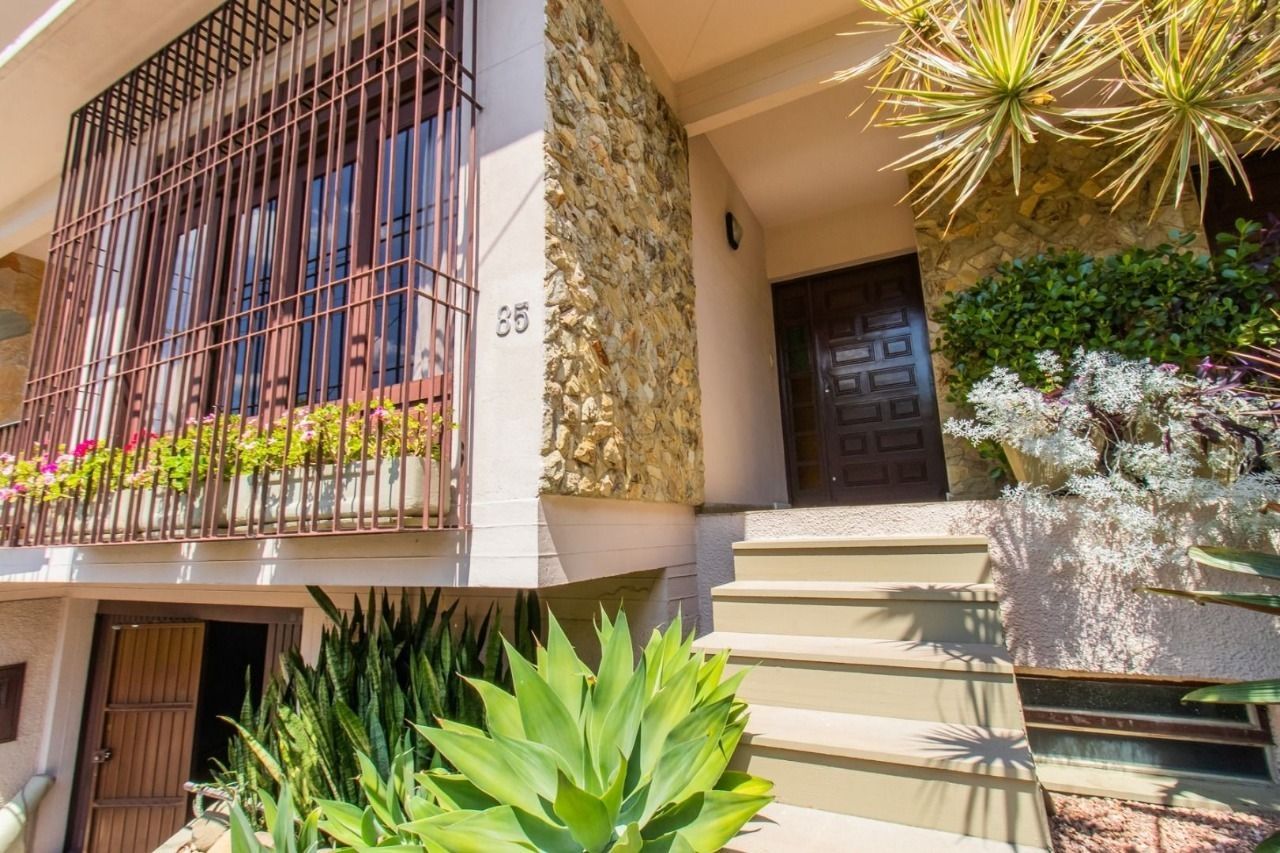 Casa 4 quartos à venda, 296m², Jardim Sabará - Porto Alegre