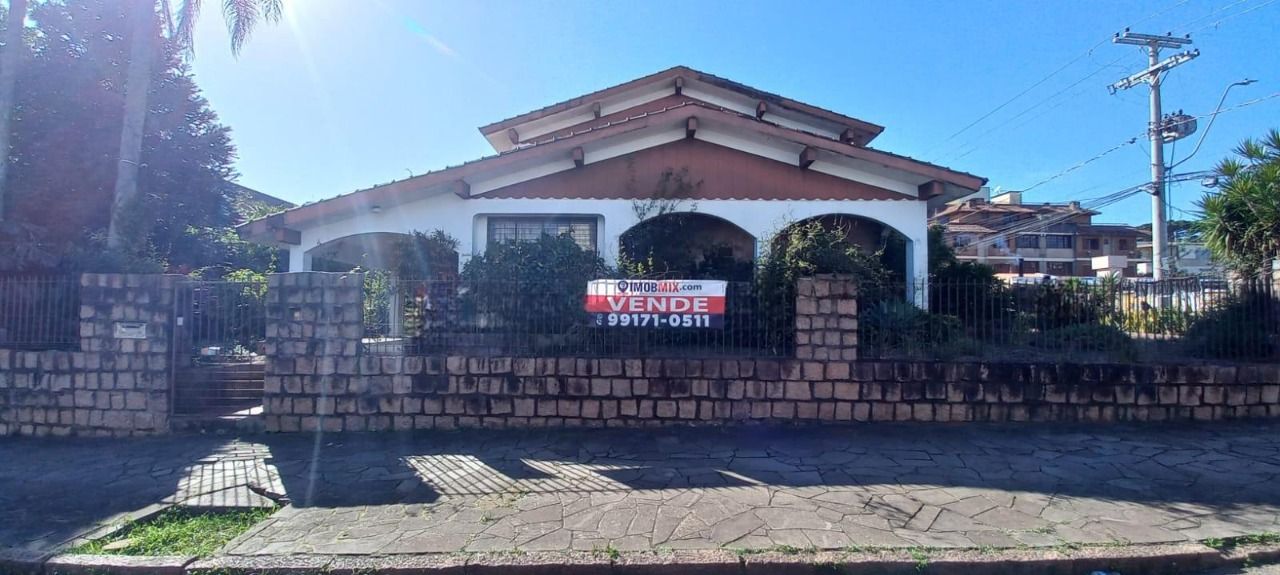Casa 3 quartos à venda, 350m², Passo da Areia - Porto Alegre