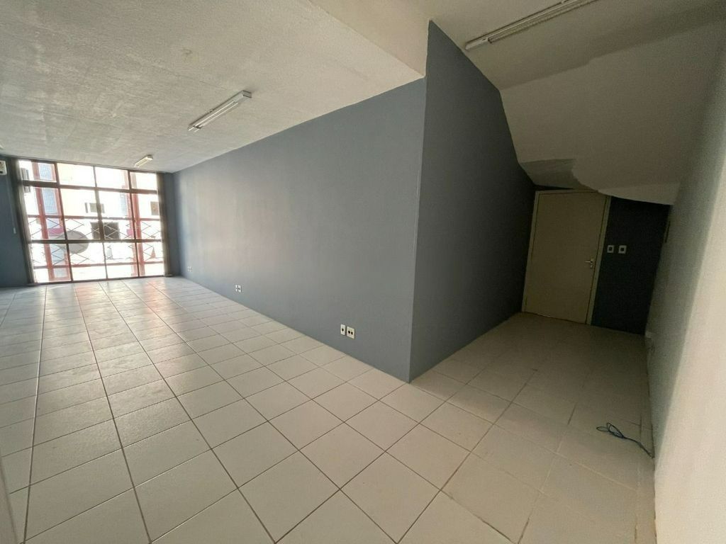 Sala Comercial à venda, 49m², Passo da Areia - Porto Alegre