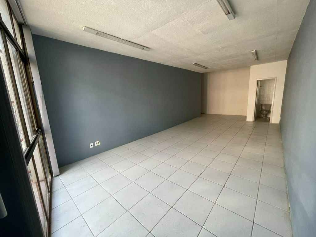 Sala Comercial à venda, 49m², Passo da Areia - Porto Alegre — foto 2