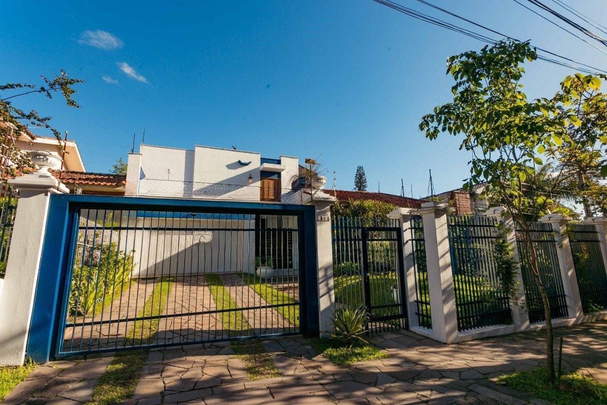 Casa 4 quartos à venda, 300m², Jardim Lindóia - Porto Alegre