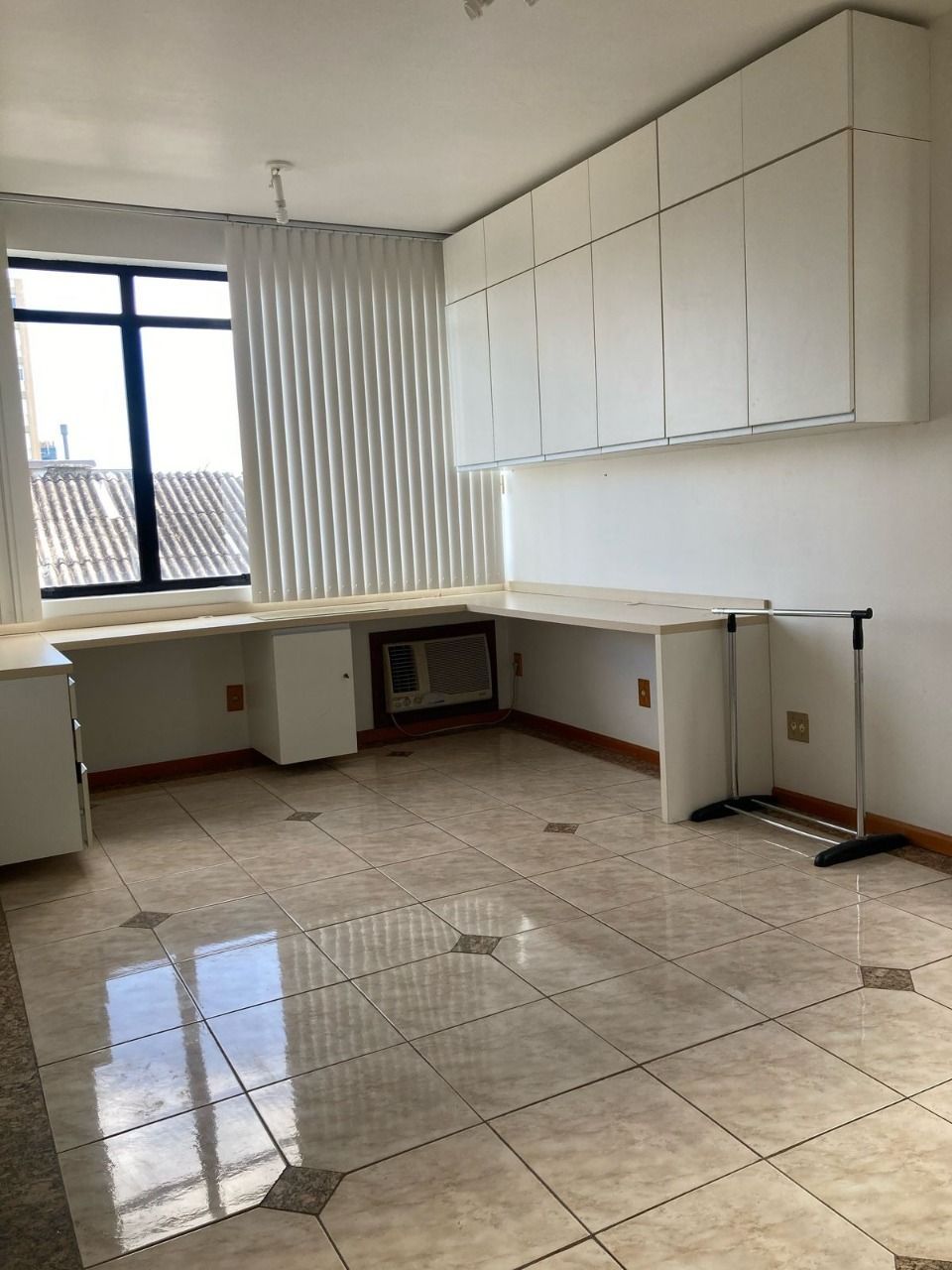 Sala Comercial à venda, 24m², Petrópolis - Porto Alegre — foto 2
