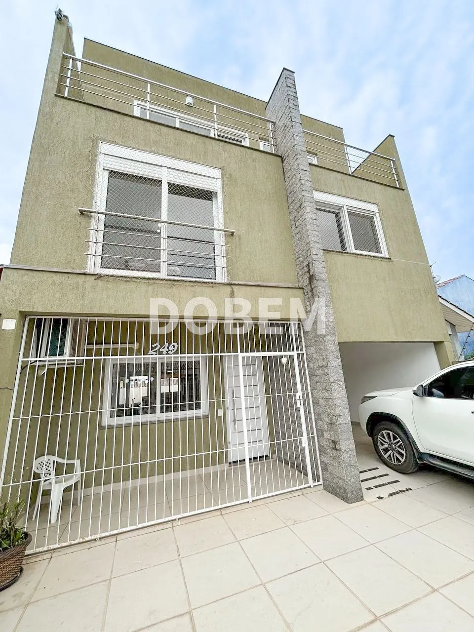 Casa ampla com 4 dormitórios e 290 m² à venda