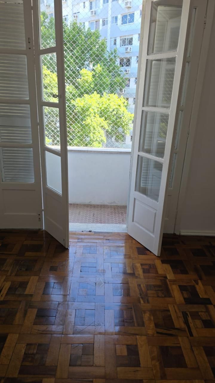 Apartamento 02 dormitórios sem garagem no bairro independência em porto alegre