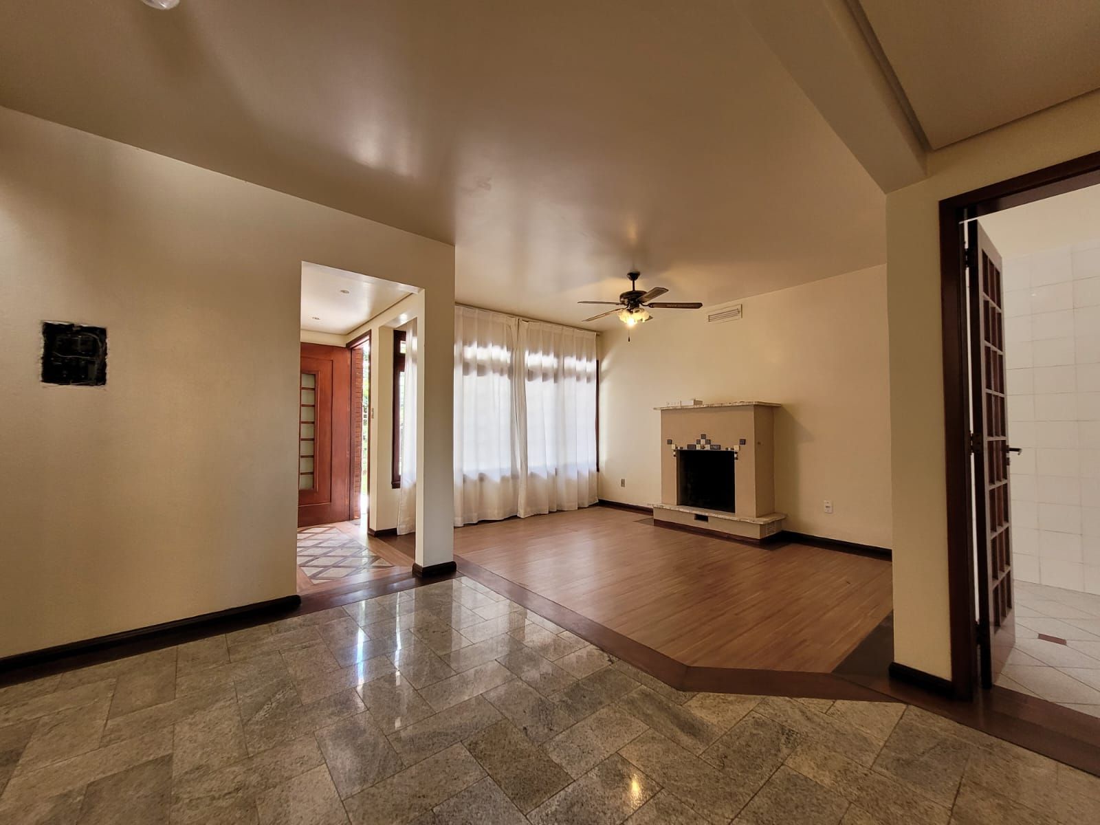 Casa à venda com 4 quartos, 365m² - Foto 1