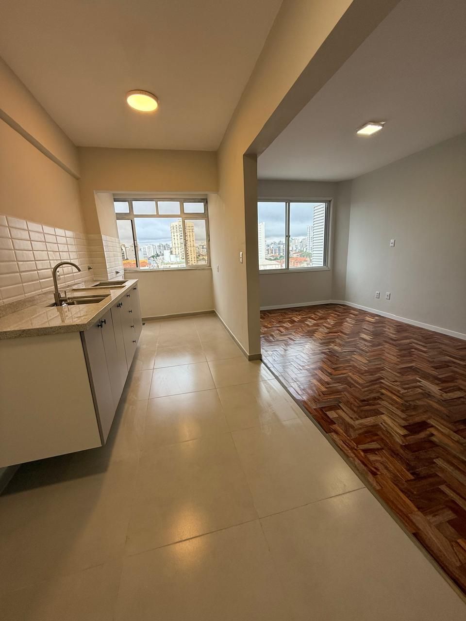 Apartamento com dois dormitórios reformado