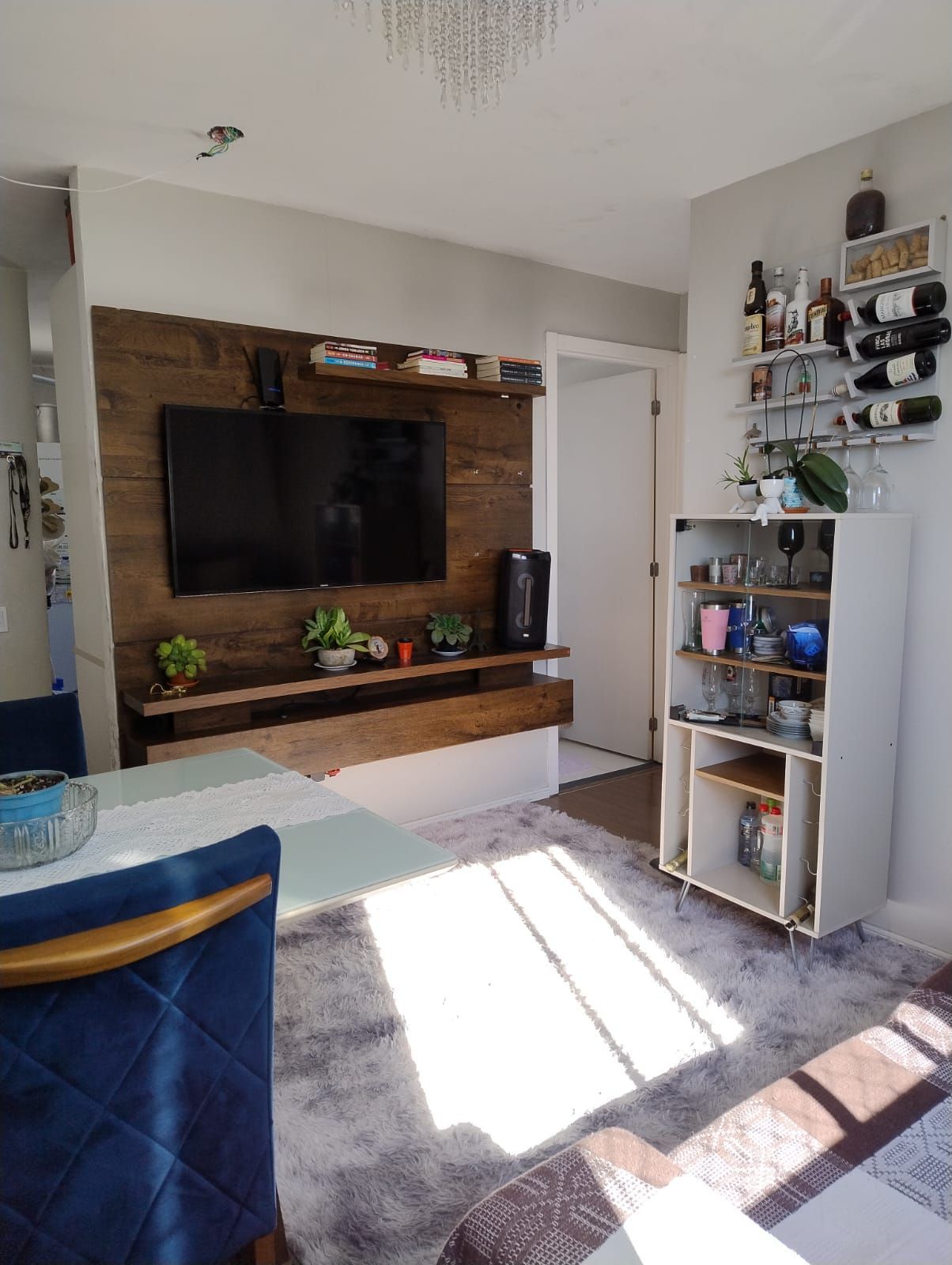 Apartamento 02 dormitórios com 01 vaga de garagem por convenção