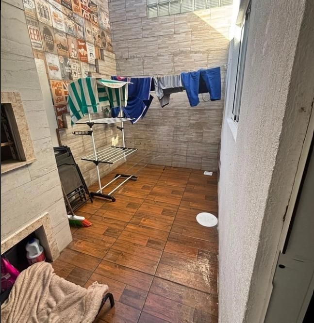 Casa de dois dormitórios com  02 suítes e 01 vaga de garagem