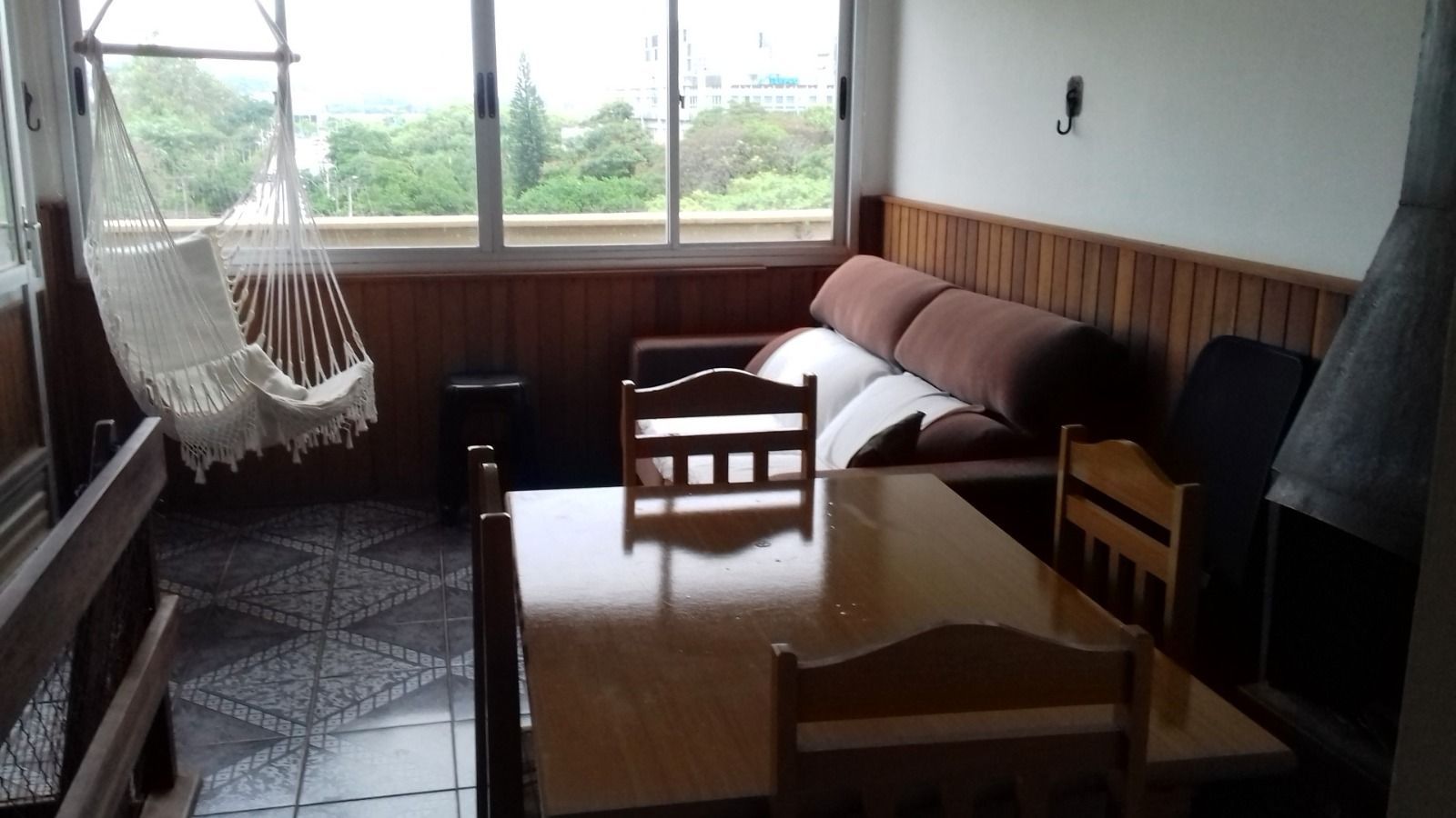 Cobertura com 02 dormitórios com 01 suite e vaga de garagem escriturada e coberta