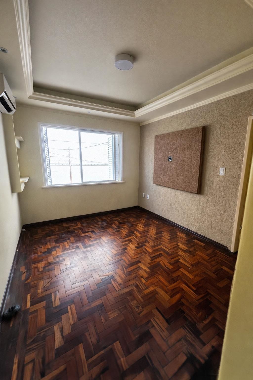 Apartamento, 2 dormitórios no bairro Passo da Areia em Porto Alegre para Comprar