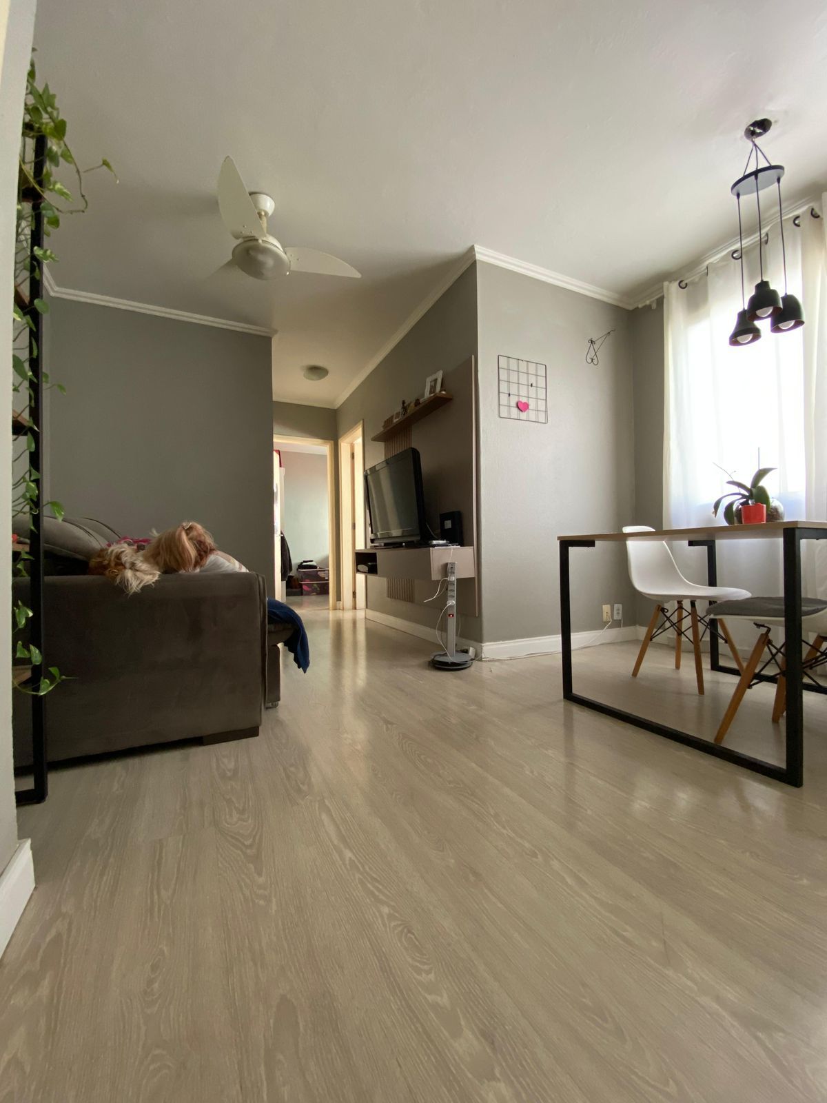 Apartamento 02 dormitórios com vaga de garagem escriturada