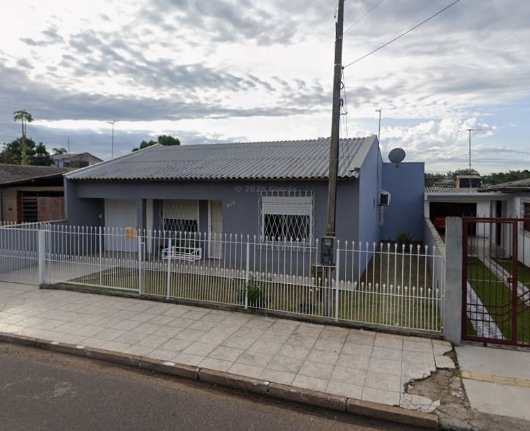 casa com 03 quartos um sendo suite com 04 vagas de garagem