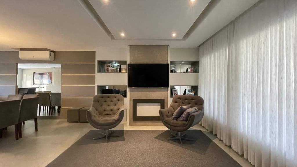 CASA EM CONDOMÍNIO FECHADO