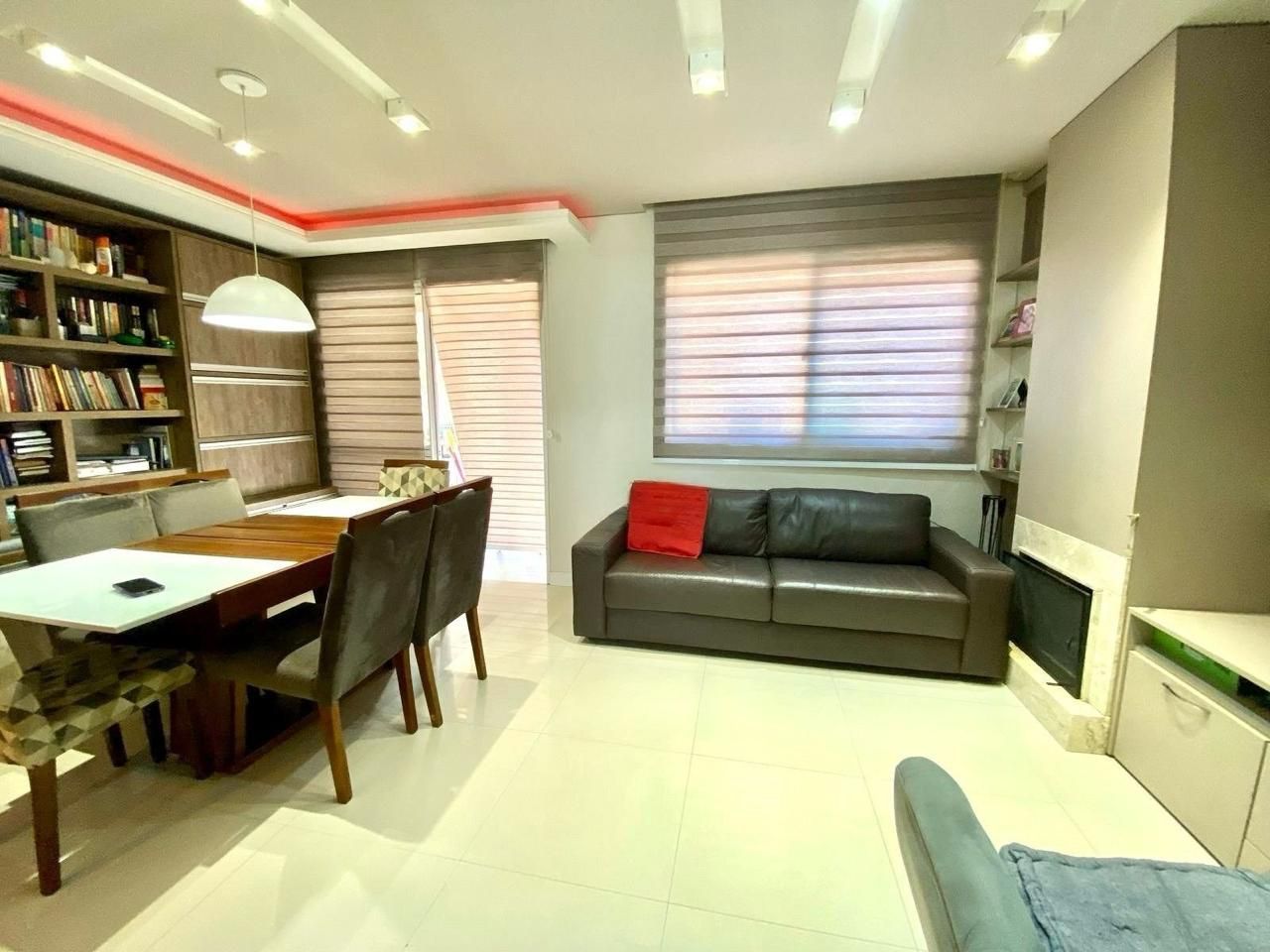 Casa de Condomínio, 3 dormitórios no bairro Sarandi em Porto Alegre para Comprar