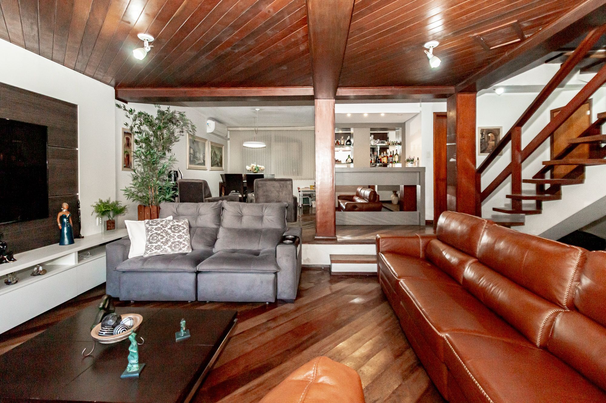 Casa 4 quartos à venda, 360m², Jardim Itu - Porto Alegre
