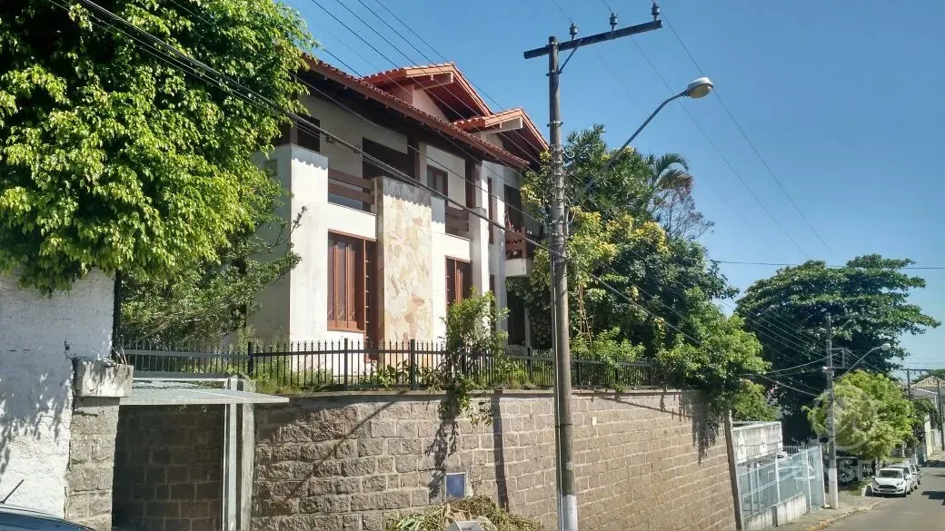 Casa à venda em Centro