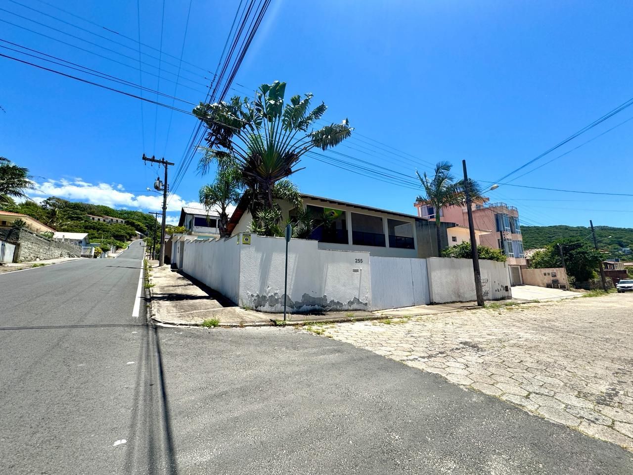 Casa à Venda no Mar Grosso em Laguna com Piscina, Energia Solar e 600m² terreno