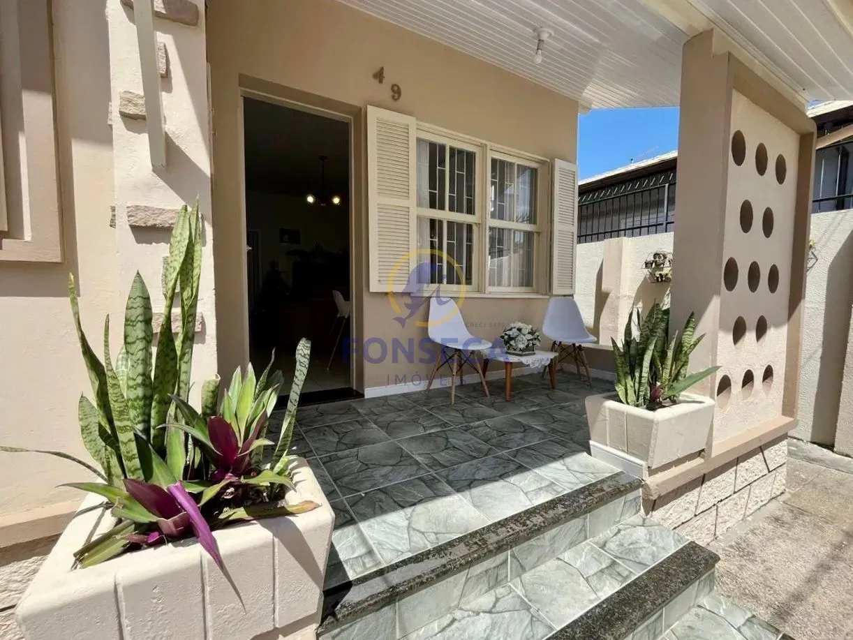 Casa de Alvenaria à Venda no Centro Histórico de Laguna – Conforto e Segurança para Sua Família!