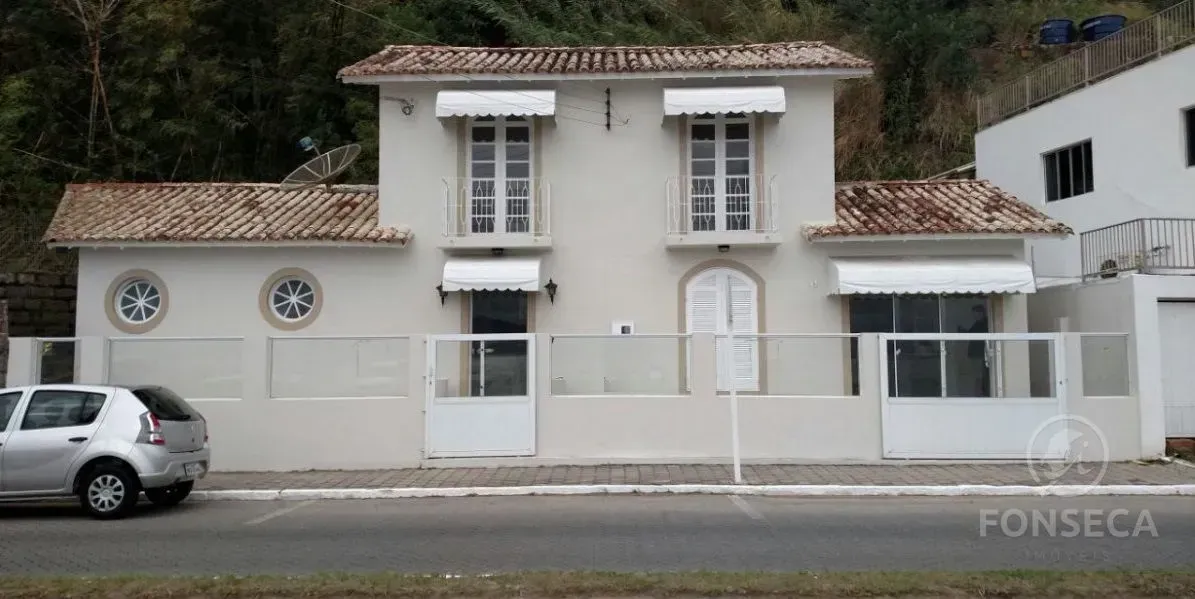 Casa à venda no Centro Histórico de Laguna com vista da lagoa