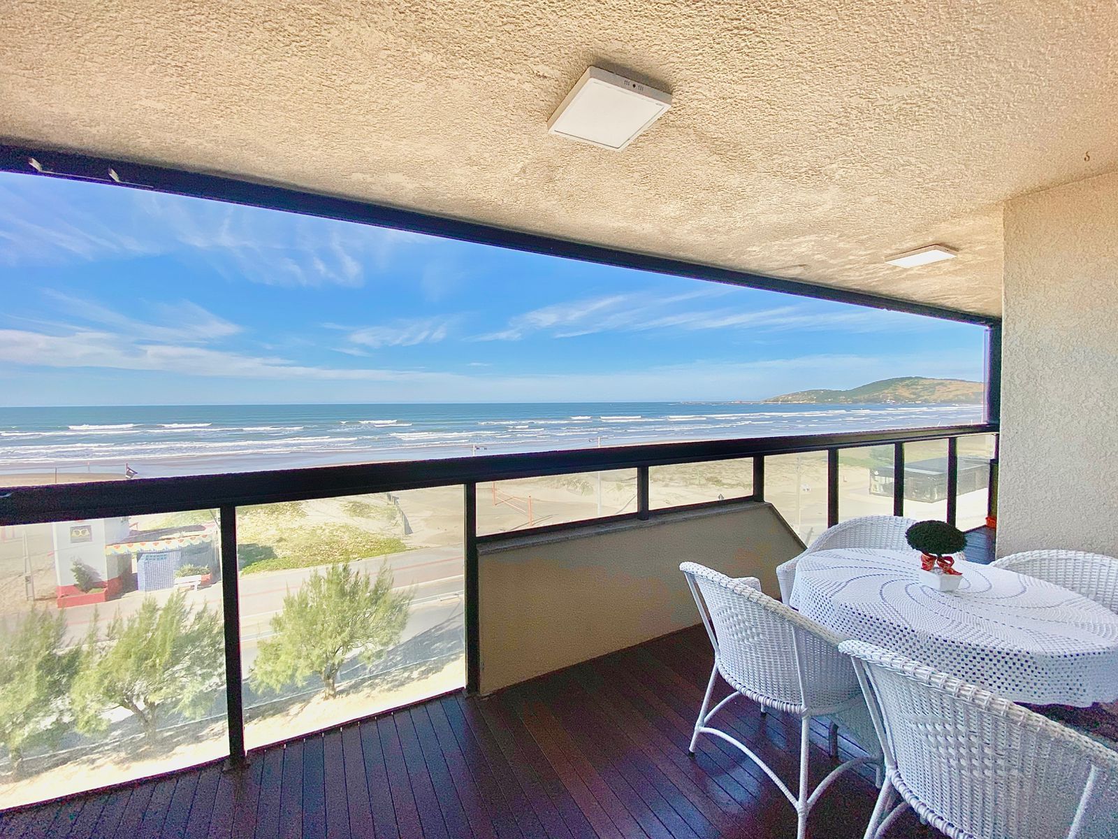 Apartamento à venda na Beira Mar de Laguna - Ed. Mansão do Sol