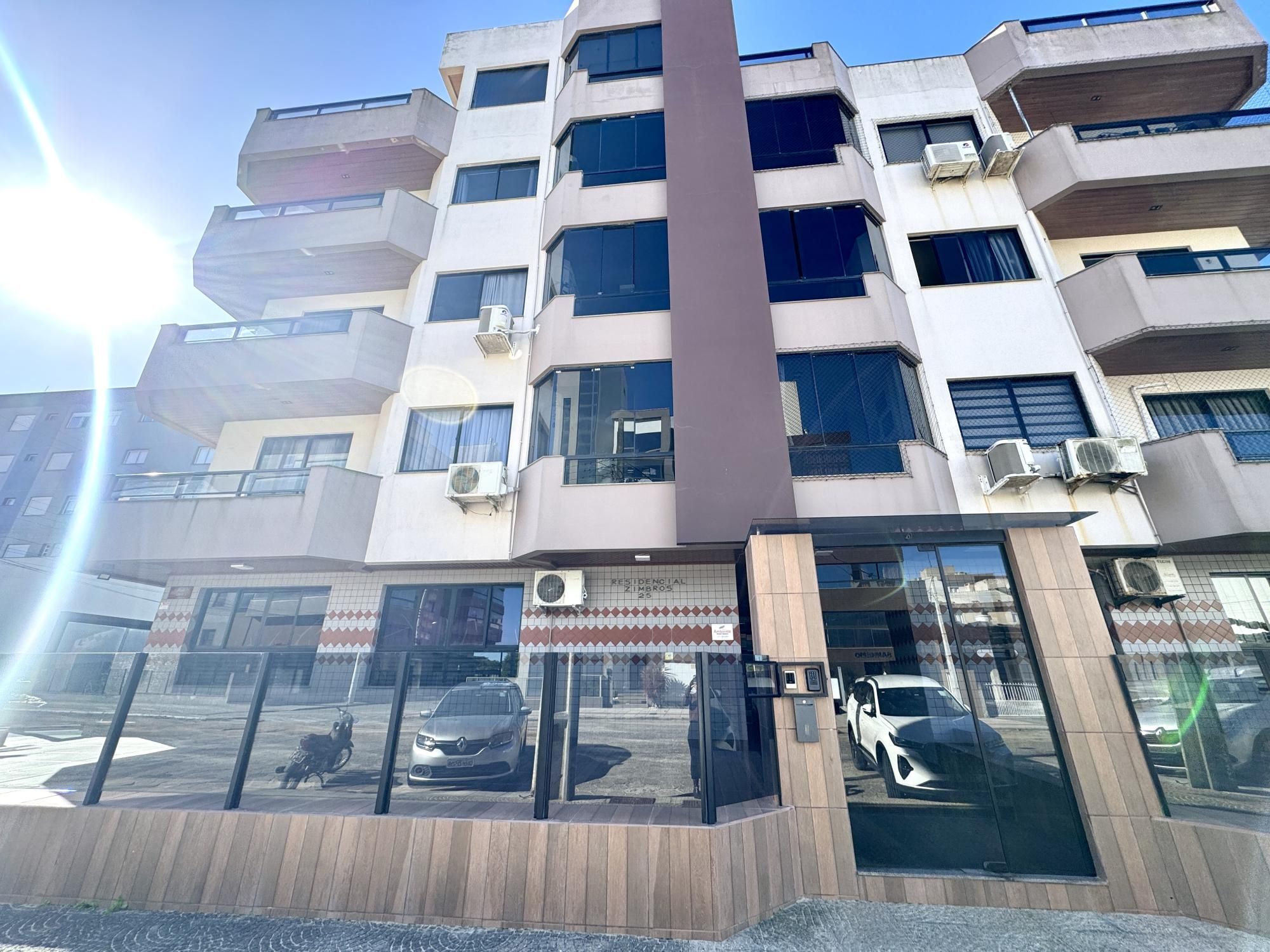 Apartamento 3 dormitórios (1 suíte) à venda no Residencial Zimbros - Mar Grosso, Laguna/SC