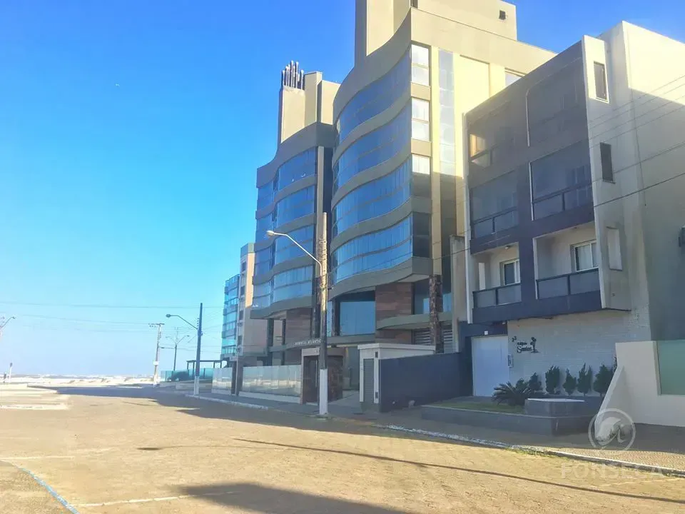 Apartamento à venda em Mar Grosso na Praça do Villa