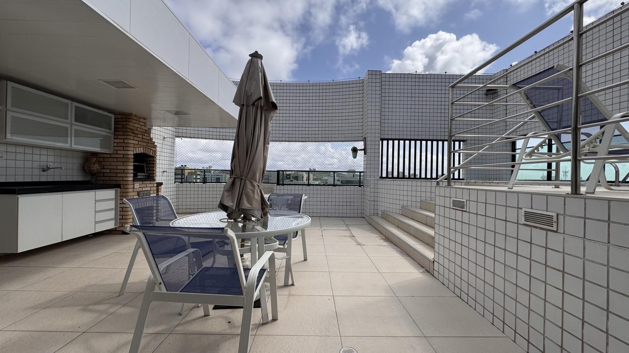 Apartamento à venda com 4 quartos, 194m² - Foto 2