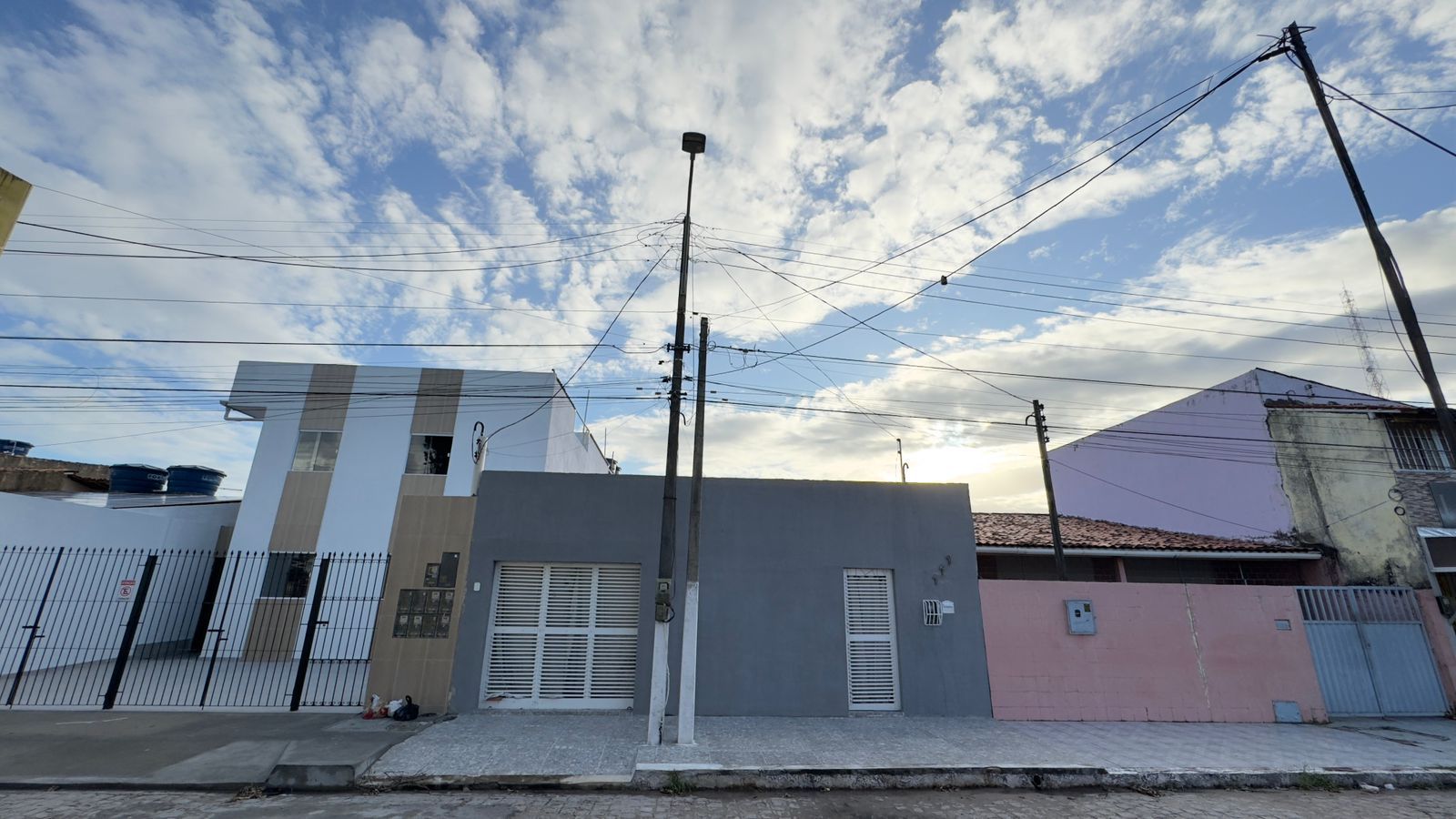 Casa à venda com 4 quartos, 160m² - Foto 1