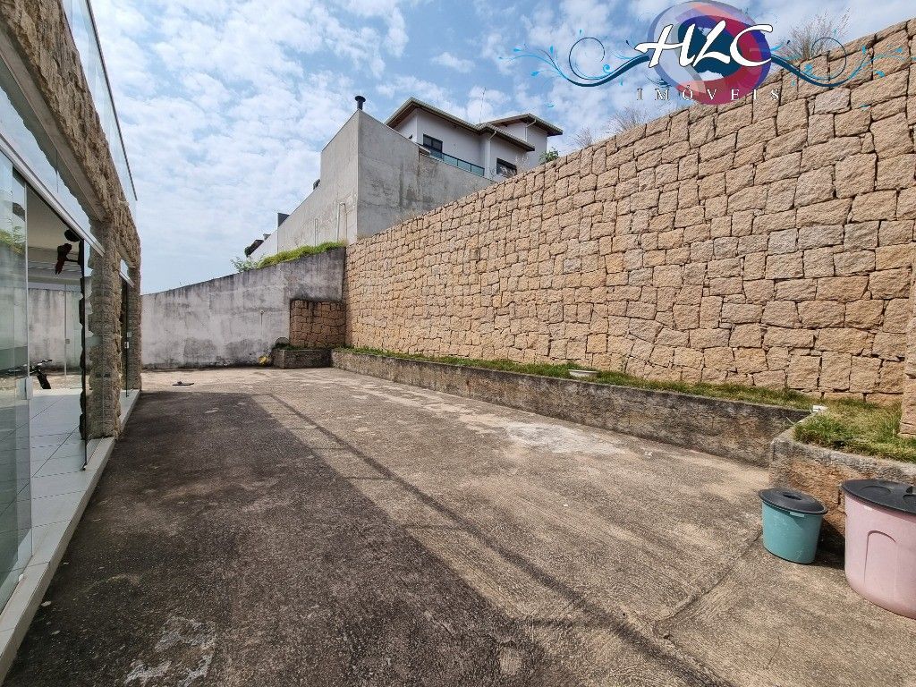 Casa espaçosa em condomínio com 3 dormitórios e área de lazer completa - Residen