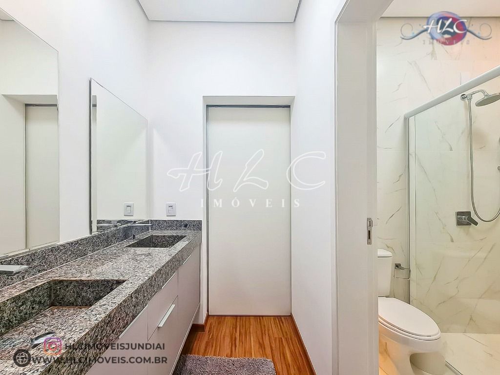 Linda residência com vista para a mata à venda no condomínio Terras de Santa Ter