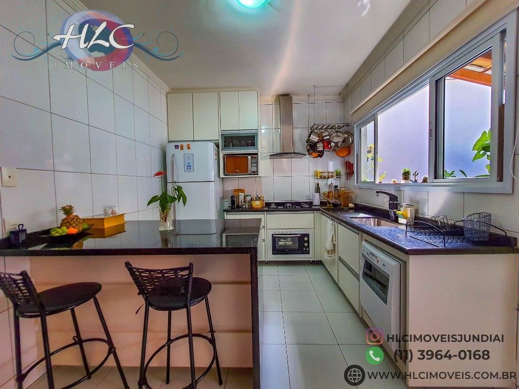 Descubra o Encanto: Casa de 3 dormitórios, sendo 1 suíte e 4 vagas de garagem, n